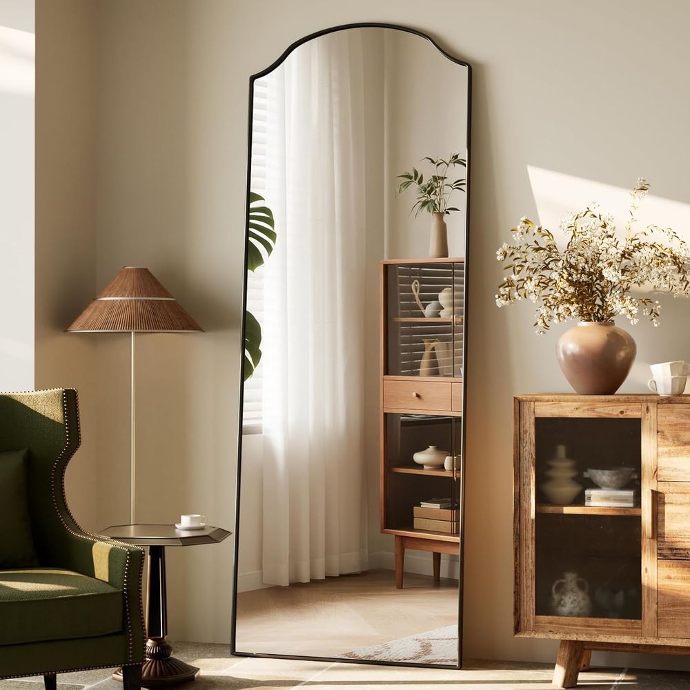 Drievoudig gebogen spiegel op  - Arch Mirror Leaning recensie en prijs
