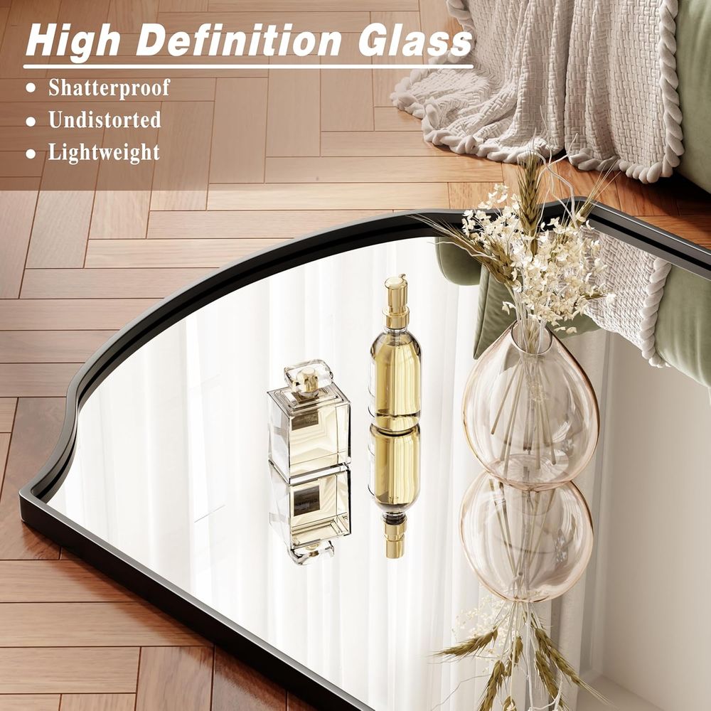 Drievoudig gebogen spiegel op  - Arch Mirror Leaning recensie en prijs