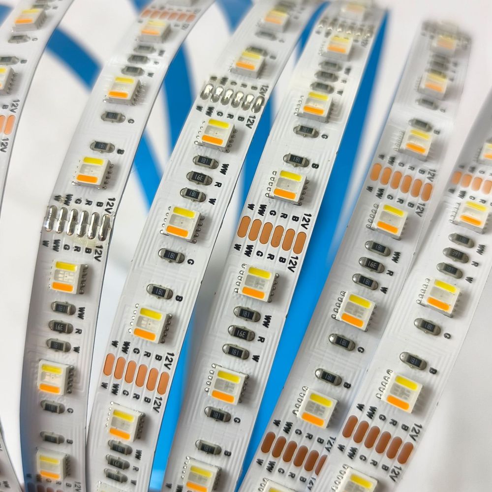Slimme RGBCW 5-in-1 LED stripv - Interior Design Output recensie en prijs