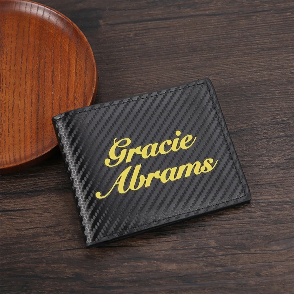 Gele cursieve tekstnaam Herenp - Interior Design Name recensie en prijs